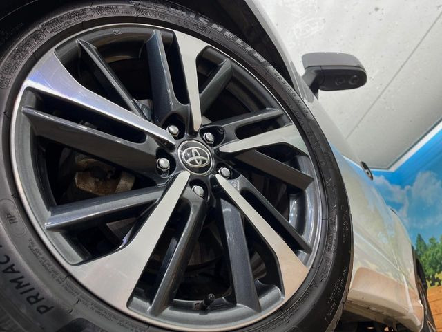 �y����18�C���`�A���~�z�C�[���z�O�ςɃ}�b�`���������A���~�z�C�[���𑕒����Ă���܂��B�e��ЊO�A���~�z�C�[����A�X�^�b�h���X�^�C�����戵�����Ă���܂��B���񂲑��k����������