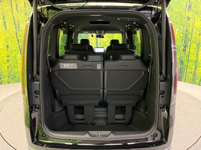 ���i�̂���������ʋ΁A���}���ɏ\���ȉ׎��X�y�[�X���m�ۂ��Ă���܂��B�Z�J���h�V�[�g��|���ƁA�傫�ȉו��̐ύڂ��\�ł���