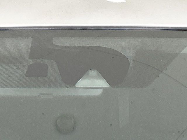 �y�G�}�[�W�F���V�[�u���[�L�z���s���ɑO���̎ԗ�����F�����A�Փ˂������Ȏ��͌x��ƃu���[�L�ŏՓˉ���Ɣ�Q�y�����A�V�X�g�B�����S�Ƀh���C�u�����y���݂��������܂��B