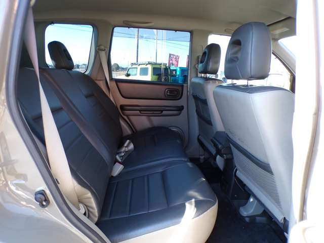 �N���J��SUV�̂ق��ɂ��A���t�@�[�h�E�G���O�����h�E�Z���i�E�X�e�b�v���S���E���H�N�V�[�E���F���t�@�C�A�E�I�f�b�Z�C�E�A���Ԃ��|���V�F�J�C�G�� �~�j�N���X�I�[�o�[�I�[��4 �L���v�e�B�o���݌ɂ��Ă���܂�