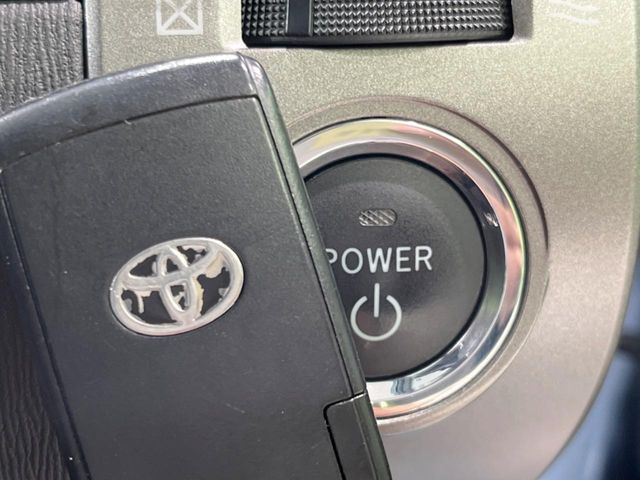 �y�X�}�[�g�L�[�z�J�o����|�P�b�g�ɓ��ꂽ�܂܂ł��h�A�̎{���E�������\�ȃX�}�[�g�L�[�𑕔��B�G���W���̃I���E�I�t�����J�M�����o���K�v����������Ƃ��Ă��֗��ł���