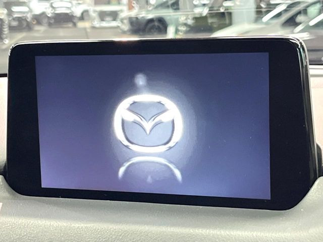 �y8�C���`�}�c�_�R�l�N�g�z�ԓ��̕��͋C�Ƀ}�b�`������^�̃f�B�X�v���C�B�X�}�z�ڑ��ł̃i�r�g�p��Bluetooth�Đ����A�l�X�ȋ@�\���y���߂܂��B�����I�ȃ_�C�������삪�\�ŁA�g��������ǍD�ł��B