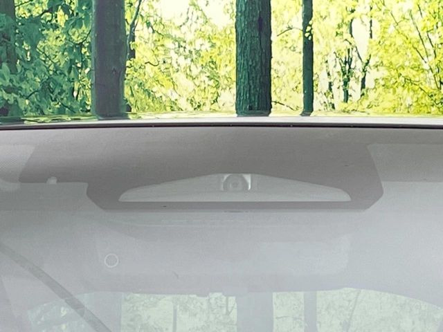 【トヨタセーフティセンス】走行中に前方の車両等を認識し、衝突しそうな時は警報とブレーキで衝突回避と被害軽減をアシスト。より安全にドライブをお楽しみいただけます。