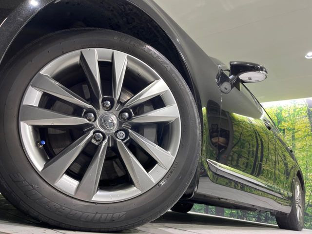 �y����18�C���`�A���~�z�C�[���z�O�ςɃ}�b�`���������A���~�z�C�[���𑕒����Ă���܂��B�e��ЊO�A���~�z�C�[����A�X�^�b�h���X�^�C�����戵�����Ă���܂��B���񂲑��k����������