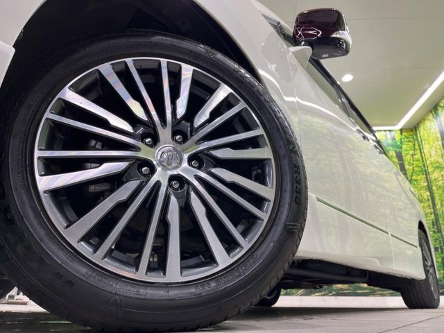 �y����18�C���`�A���~�z�C�[���z�O�ςɃ}�b�`���������A���~�z�C�[���𑕒����Ă���܂��B�e��ЊO�A���~�z�C�[����A�X�^�b�h���X�^�C�����戵�����Ă���܂��B���񂲑��k����������