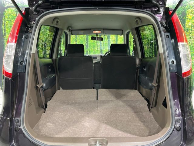 ���i�̂���������ʋ΁A���}���ɏ\���ȉ׎��X�y�[�X���m�ۂ��Ă���܂��B�Z�J���h�V�[�g��|���ƁA�傫�ȉו��̐ύڂ��\�ł���