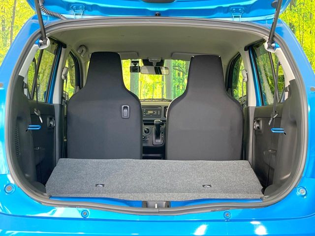 ���i�̂���������ʋ΁A���}���ɏ\���ȉ׎��X�y�[�X���m�ۂ��Ă���܂��B�Z�J���h�V�[�g��|���ƁA�傫�ȉו��̐ύڂ��\�ł���