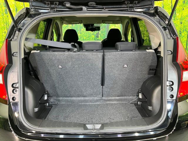 ���i�̂���������ʋ΁A���}���ɏ\���ȉ׎��X�y�[�X���m�ۂ��Ă���܂��B�Z�J���h�V�[�g��|���ƁA�傫�ȉו��̐ύڂ��\�ł���