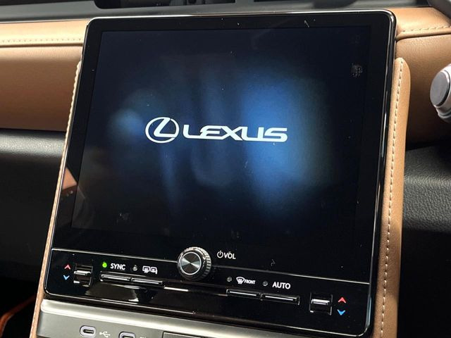 �y9.8�C���` �f�B�X�v���C�I�[�f�B�I�z���ʂ̃f�B�X�v���C��AppleCarPlay��AndroidAuto�����p�\�B�傫�ȉ�ʂŃX�}�z�i�r�A�v���������p���������܂���