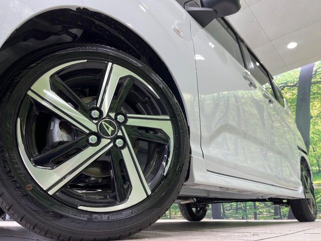 �y�O���[�h��p����15�C���`�A���~�z�C�[���z�f�U�C�����̍��������A���~�z�C�[���𑕒����Ă���܂��B�e��ЊO�A���~�z�C�[����A�X�^�b�h���X�^�C�����戵�����Ă���܂��B���񂲑��k����������