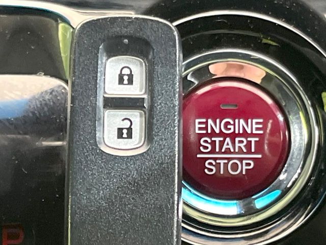 �yHonda�X�}�[�g�L�[�z�J�o����|�P�b�g�ɓ��ꂽ�܂܂ł��h�A�̎{���E�������\�ȃX�}�[�g�L�[�𑕔��B�G���W���̃I���E�I�t�����J�M�����o���K�v����������Ƃ��Ă��֗��ł���