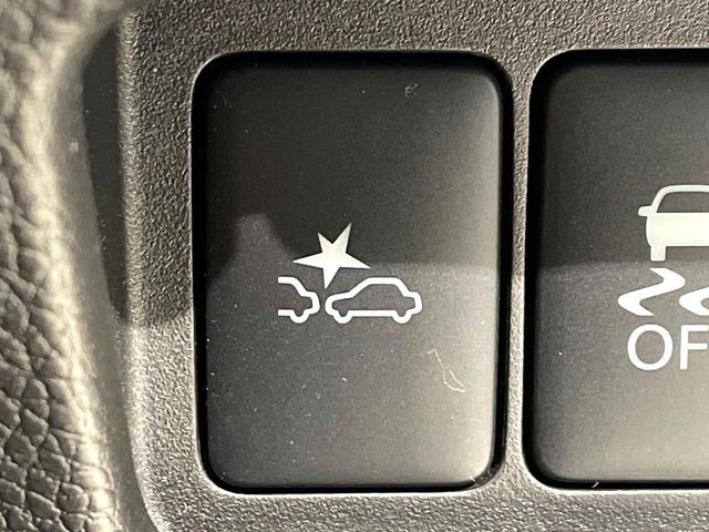 �y�G�}�[�W�F���V�[�u���[�L�z���s���ɑO���̎ԗ�����F�����A�Փ˂������Ȏ��͌x��ƃu���[�L�ŏՓˉ���Ɣ�Q�y�����A�V�X�g�B�����S�Ƀh���C�u�����y���݂��������܂��B