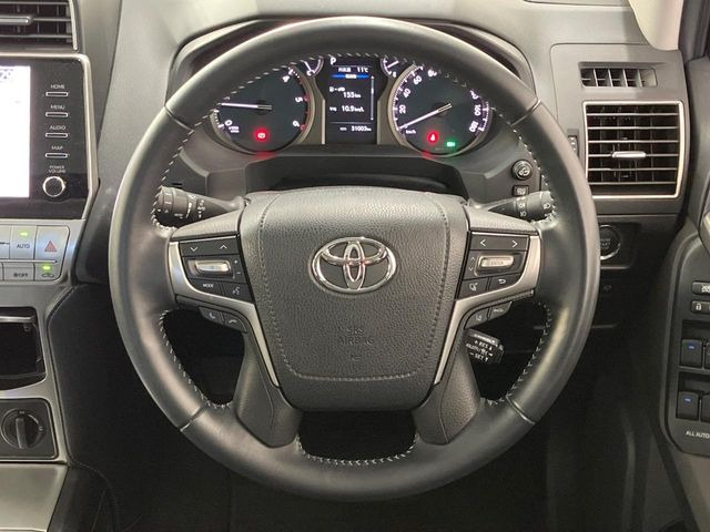 �y�����v�����X�e�A�����O�z�㎿�Ȋv���g�p���邱�ƂŁA��ɂ����������݂ƂĂ��^�]���₷���n���h���ł���