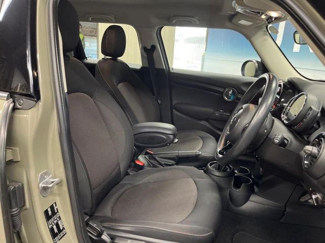 ���V�[�g�̎g�p��:�j��E�ւ�������Ȃ��A�����̒ʂ肫�ꂢ�ȏ�Ԃ��ێ����Ă���܂��B�܂��A�����N���[�j���O�E�R�[�e�B���O�����p�����������܂��B