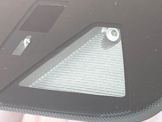 �yi-ACTIVESENSE�z���s���ɑO���̎ԗ�����F�����A�Փ˂������Ȏ��͌x��ƃu���[�L�ŏՓˉ���Ɣ�Q�y�����A�V�X�g�B�����S�Ƀh���C�u�����y���݂��������܂��B