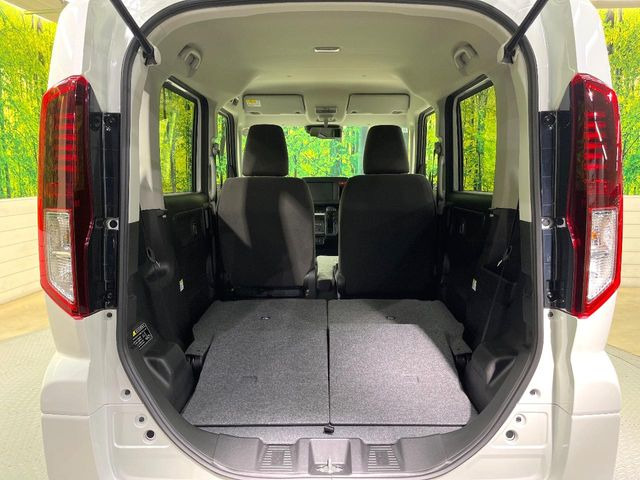 ���i�̂���������ʋ΁A���}���ɏ\���ȉ׎��X�y�[�X���m�ۂ��Ă���܂��B�Z�J���h�V�[�g��|���ƁA�傫�ȉו��̐ύڂ��\�ł���