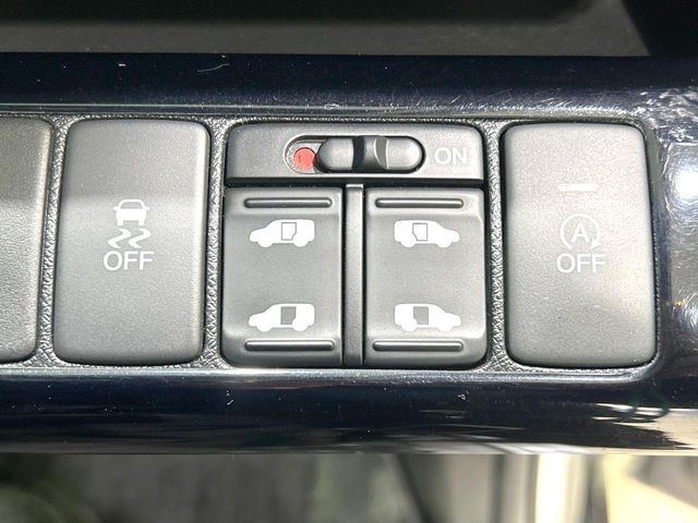 �y�����X���C�h�h�A�z���ԏ�ŗׂ̎ԂƂ̊Ԋu���������ɂ������A�X���C�h�h�A�Ȃ���S!�h�A�I�[�v������������炸�A�J�������L���̂ŏ��~�肪�Ƃ��Ă��ȒP�ł��B�傫�ȉו��̏o���������Ȃ���\��