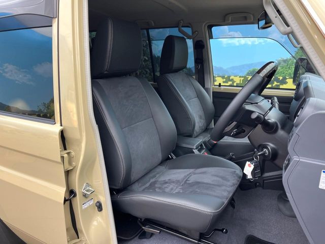 �y�n�[�t���U�[�V�[�g�z�������ƍ���S�n�𗼗������l�C�̃V�[�g���w�ʁE���ʂ̃t�@�u���b�N�f�ނ́A�ʋC���̗ǂ��⊊��ɂ����ɗD��Ă��܂��B�C���╞���ɍ��E���ꂸ���K�ɂ���肢�������܂��B