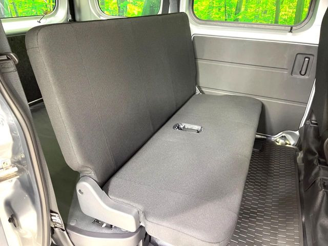 ���i���ȃI���W�i���t���A�}�b�g���I�v�V�����ɂĂ��p�ӂ��Ă���܂��B���D���ȃf�U�C����J���[�����Ԃɍ��킹�đI��ł����������Ƃ��ł��܂���