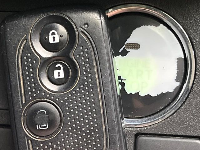 �y�L�[�t���[�V�X�e���z�J�o����|�P�b�g�ɓ��ꂽ�܂܂ł��h�A�̎{���E�������\�ȃX�}�[�g�L�[�𑕔��B�G���W���̃I���E�I�t�����J�M�����o���K�v����������Ƃ��Ă��֗��ł���