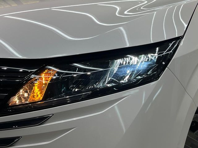 �yLED�w�b�h���C�g�z���V����ԑ��s�����ǍD�Ȏ��E���m�ۂ����S���ĉ^�]�ł��鍂�P�xLED�w�b�h���C�g�𑕔�!�_�����x�������A����d�͂��}�����Ă��܂��B