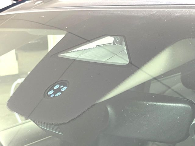 �y�z���_�Z���V���O�z���s���ɑO���̎ԗ�����F�����A�Փ˂������Ȏ��͌x��ƃu���[�L�ŏՓˉ���Ɣ�Q�y�����A�V�X�g�B�����S�Ƀh���C�u�����y���݂��������܂��B