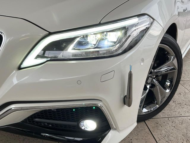 �y�O��LED�w�b�h���C�g�z�X�^�C���b�V���Ȍ����ڂ̎O��LED�w�b�h���C�g�𑕔���X�^�C�������łȂ��A��Ԃ̑��s�����E�ǍD�ň��S���Ă���肢�������܂��B