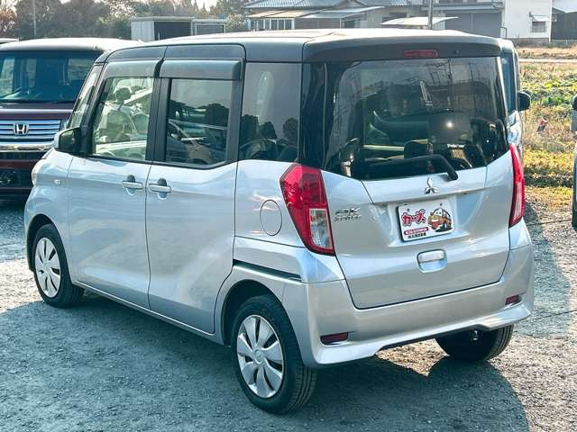 ���X�ł͌y�����Ԃ��畁�ʎԂ܂ŕ��L���I�[�����[�J�[�̎Ԏ�E�F�E�O���[�h��L�x�ɑ����Ă���܂��B