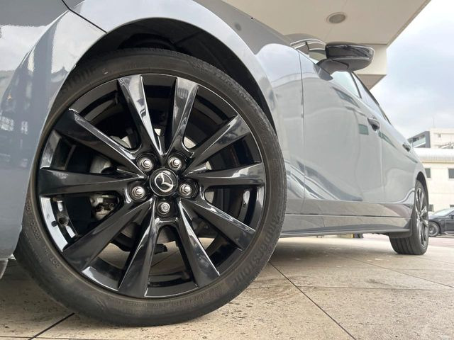 �y����18�C���`�A���~�z�C�[���z�O�ςɃ}�b�`���������A���~�z�C�[���𑕒����Ă���܂��B�e��ЊO�A���~�z�C�[����A�X�^�b�h���X�^�C�����戵�����Ă���܂��B���񂲑��k����������