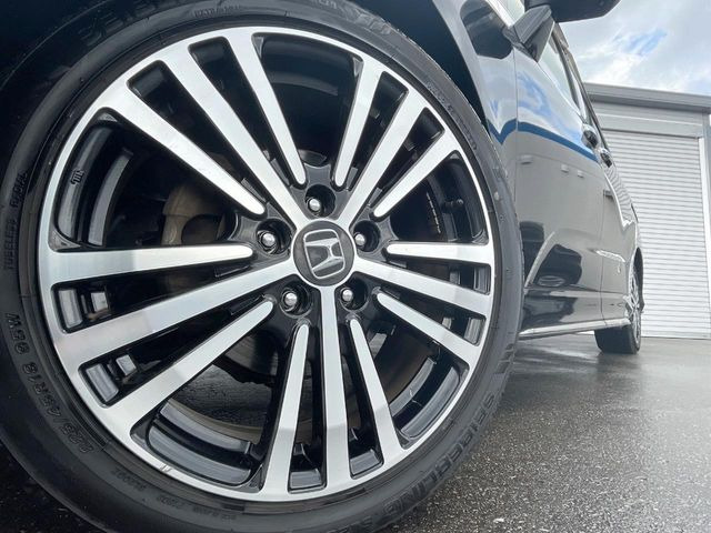 �y����18�C���`�A���~�z�C�[���z�O�ςɃ}�b�`���������A���~�z�C�[���𑕒����Ă���܂��B�e��ЊO�A���~�z�C�[����A�X�^�b�h���X�^�C�����戵�����Ă���܂��B���񂲑��k����������