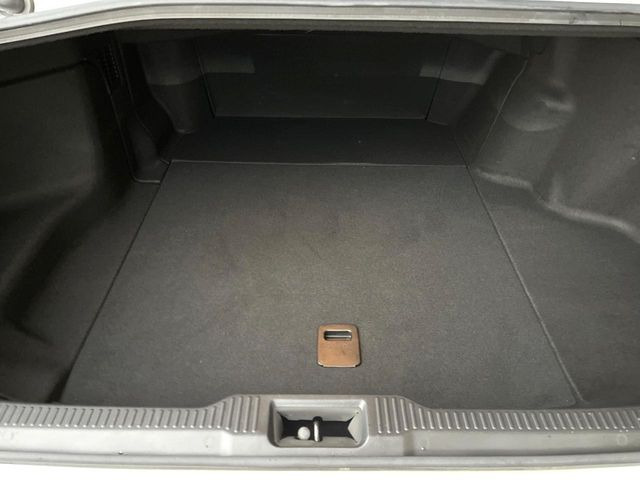 ���i�̂���������ʋ΁A���}���ɏ\���ȉ׎��X�y�[�X���m�ۂ��Ă���܂��B