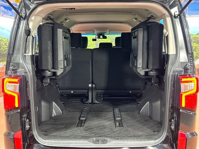 ���i�̂���������ʋ΁A���}���ɏ\���ȉ׎��X�y�[�X���m�ۂ��Ă���܂��B�Z�J���h�V�[�g��|���ƁA�傫�ȉו��̐ύڂ��\�ł���