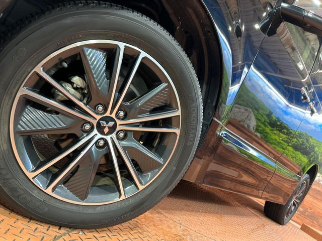 �y����18�C���`�A���~�z�C�[���z�O�ςɃ}�b�`���������A���~�z�C�[���𑕒����Ă���܂��B�e��ЊO�A���~�z�C�[����A�X�^�b�h���X�^�C�����戵�����Ă���܂��B���񂲑��k����������