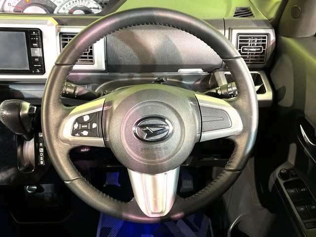 �y�����v�����X�e�A�����O�z�㎿�Ȋv���g�p���邱�ƂŁA��ɂ����������݂ƂĂ��^�]���₷���n���h���ł���