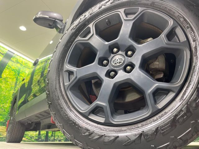 【純正18インチアルミホイール】外観にマッチした純正アルミホイールを装着しております。各種社外アルミホイールや、スタッドレスタイヤも取扱いしております。是非ご相談ください♪