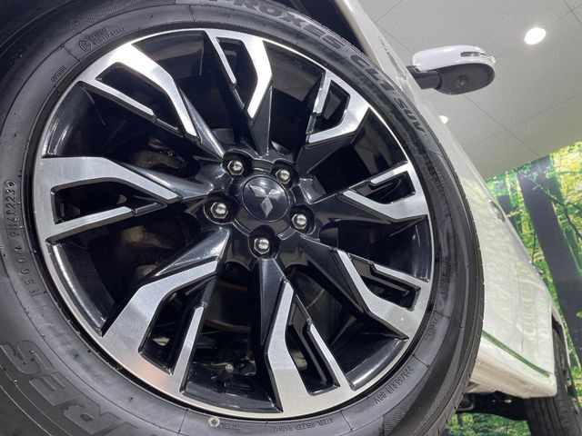 �y����18�C���`�A���~�z�C�[���z�O�ςɃ}�b�`���������A���~�z�C�[���𑕒����Ă���܂��B�e��ЊO�A���~�z�C�[����A�X�^�b�h���X�^�C�����戵�����Ă���܂��B���񂲑��k����������