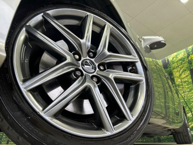 �y����18�C���`�A���~�z�C�[���z�O�ςɃ}�b�`���������A���~�z�C�[���𑕒����Ă���܂��B�e��ЊO�A���~�z�C�[����A�X�^�b�h���X�^�C�����戵�����Ă���܂��B���񂲑��k����������