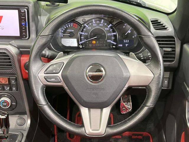 �y�����v����MOMO���X�e�A�����O�z�㎿�Ȋv���g�p���邱�ƂŁA��ɂ����������݂ƂĂ��^�]���₷���n���h���ł���