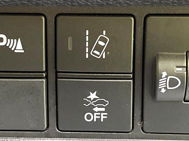 �y�z���_�Z���V���O�z���s���ɑO���̎ԗ�����F�����A�Փ˂������Ȏ��͌x��ƃu���[�L�ŏՓˉ���Ɣ�Q�y�����A�V�X�g�B�����S�Ƀh���C�u�����y���݂��������܂��B