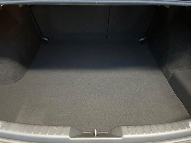 ���i�̂���������ʋ΁A���}���ɏ\���ȉ׎��X�y�[�X���m�ۂ��Ă���܂��B