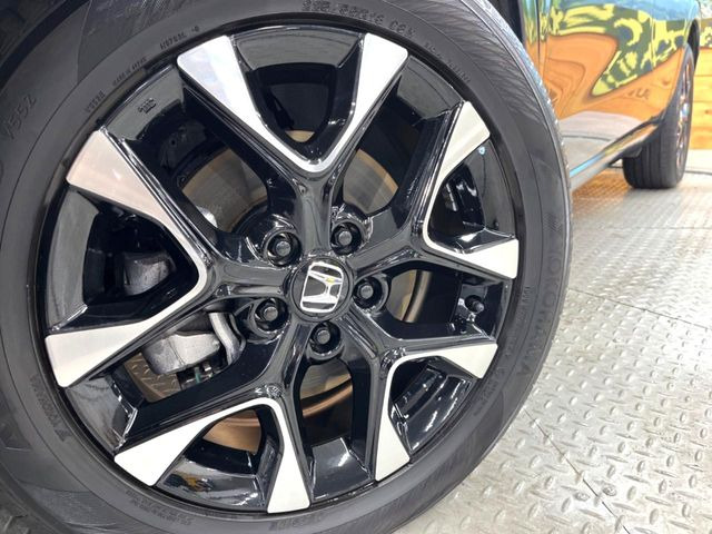 �y����18�C���`�A���~�z�C�[���z�O�ςɃ}�b�`���������A���~�z�C�[���𑕒����Ă���܂��B�e��ЊO�A���~�z�C�[����A�X�^�b�h���X�^�C�����戵�����Ă���܂��B���񂲑��k����������