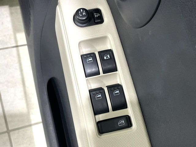 �y�d���i�[�~���[�z�T�C�h�~���[�͓d���i�[���ƂȂ��Ă���A�������ԏ�ł��L�Y�������X�N��}�����܂��B