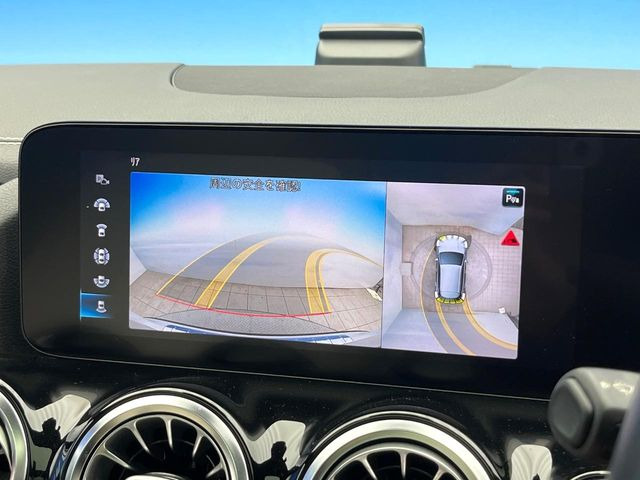 ���p�m���~�b�N�r���[���j�^�[:��p�̃J�����ɂ��A�ォ�猩���낵���悤�Ȏ��_��360�x�N���}�̎��͂��m�F���邱�Ƃ��ł��܂������p�������m�F���₷���A�����ꏊ�ł̐؂�Ԃ��⒓�Ԃ��X���[�Y�ɍs���܂��B