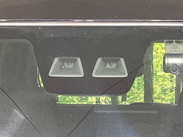 �y�X�}�[�g�A�V�X�g�z���s���ɑO���̎ԗ�����F�����A�Փ˂������Ȏ��͌x��ƃu���[�L�ŏՓˉ���Ɣ�Q�y�����A�V�X�g�B�����S�Ƀh���C�u�����y���݂��������܂��B