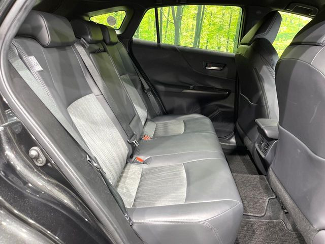 【ハーフレザーシート】高級感と座り心地を両立した人気のシート♪背面・座面のファブリック素材は、通気性の良さや滑りにくさに優れています。気温や服装に左右されず快適にお乗りいただけます。