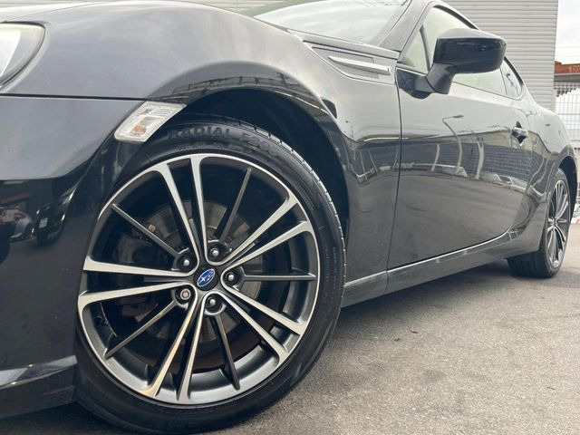 �y����17�C���`�A���~�z�C�[���z�O�ςɃ}�b�`���������A���~�z�C�[���𑕒����Ă���܂��B�e��ЊO�A���~�z�C�[����A�X�^�b�h���X�^�C�����戵�����Ă���܂��B���񂲑��k����������