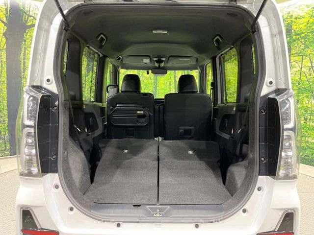 ���i�̂���������ʋ΁A���}���ɏ\���ȉ׎��X�y�[�X���m�ۂ��Ă���܂��B�Z�J���h�V�[�g��|���ƁA�傫�ȉו��̐ύڂ��\�ł���