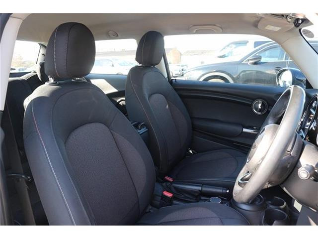 ���Ǝҗl�ւ̔̔��͂��f�肳���Ă��������܂��B �Ԍ������ԗ��̏ꍇ�́A�Ԍ����擾�������x�������z�ŕ\�����Ă���܂��B