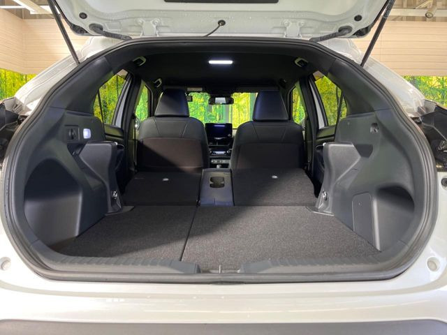 ���i�̂���������ʋ΁A���}���ɏ\���ȉ׎��X�y�[�X���m�ۂ��Ă���܂��B�Z�J���h�V�[�g��|���ƁA�傫�ȉו��̐ύڂ��\�ł���