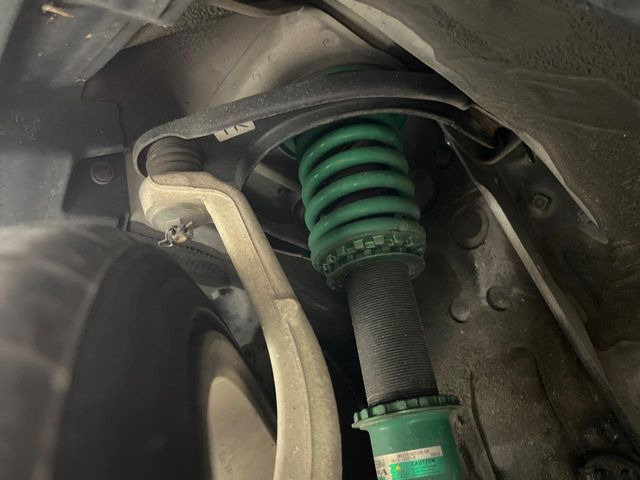 �yTEIN�ԍ����z�ԍ����Ⴍ�Ȃ�A�X�^�C���b�V���Ȍ����ڂƂȂ��Ă���܂��B�ԗ��̏d�S�������鎖�ŁA���s���̈��萫�����サ�܂���